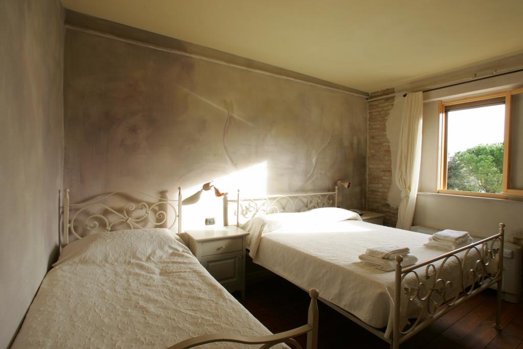 Villa Ristorante Country House Isolabelgatto Fano Zimmer foto